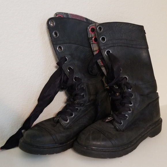 doc martens 12 hole boots